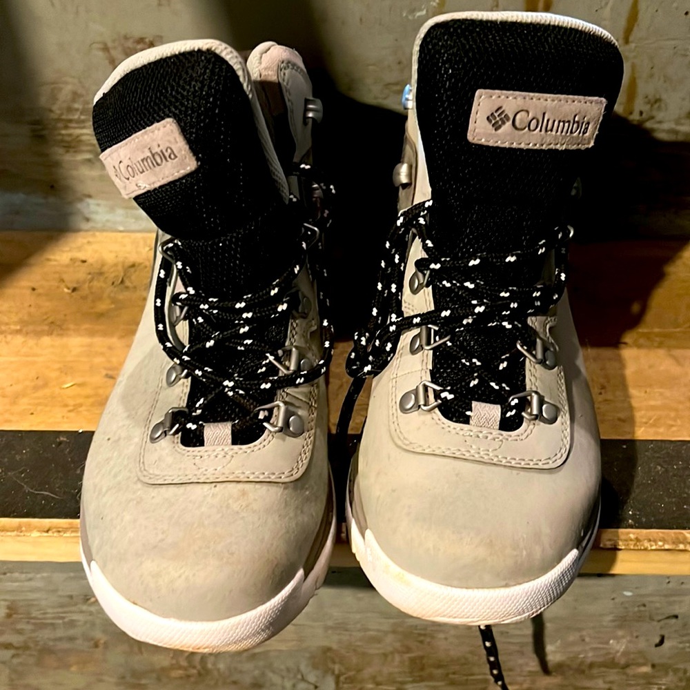 Never worn Columbia hiking boots practically brand new